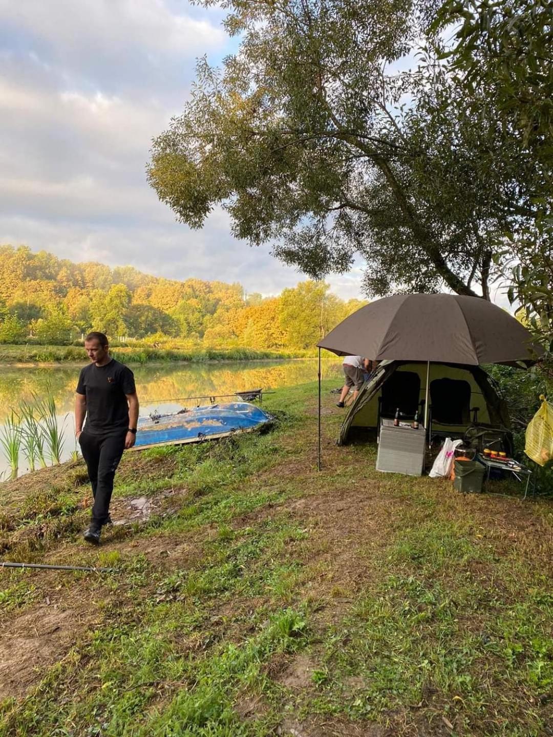 Lake Fishing Resort Lukinic Brdo Exterior photo