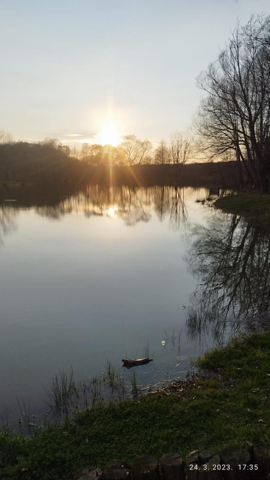 Lake Fishing Resort Lukinic Brdo Exterior photo